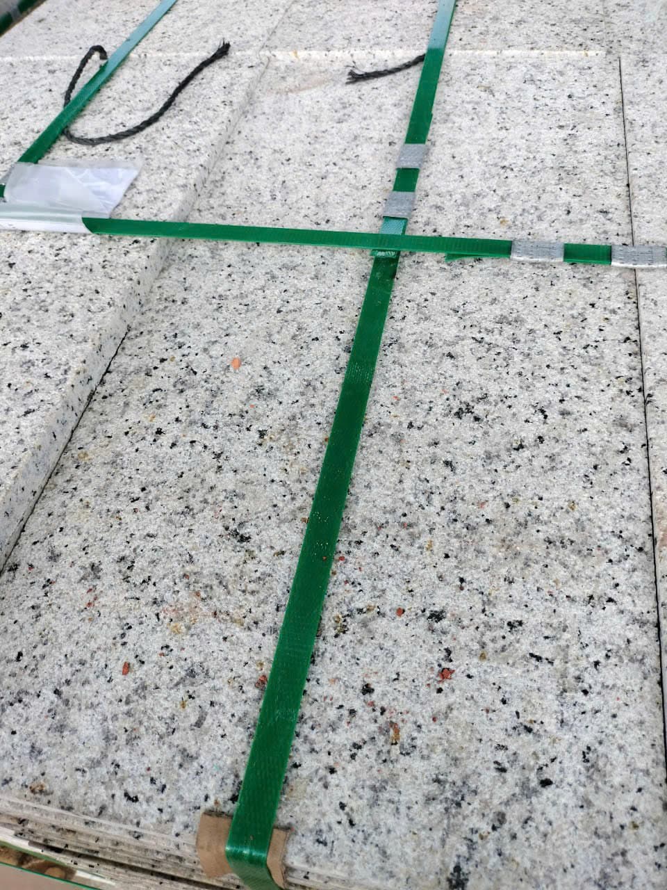 Đá khò vàng nhạt Bình Định 30x60