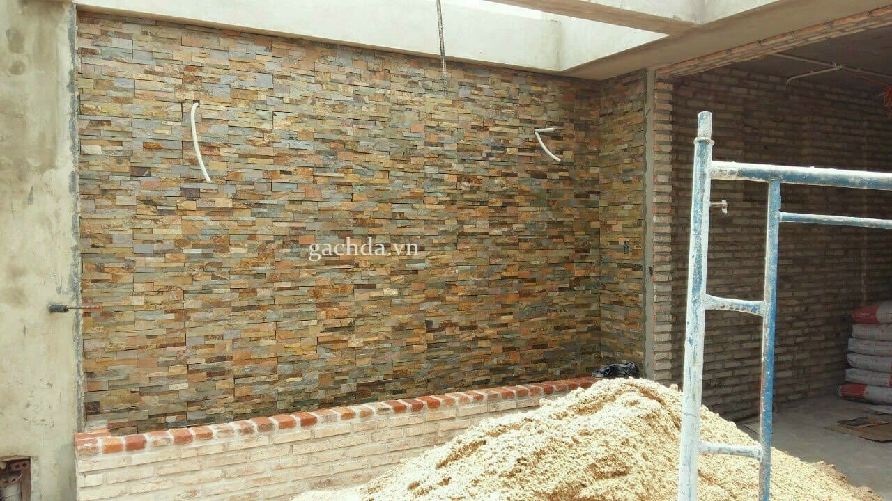 Đá chẻ ghép vàng 10x50 cm ốp trang trí
