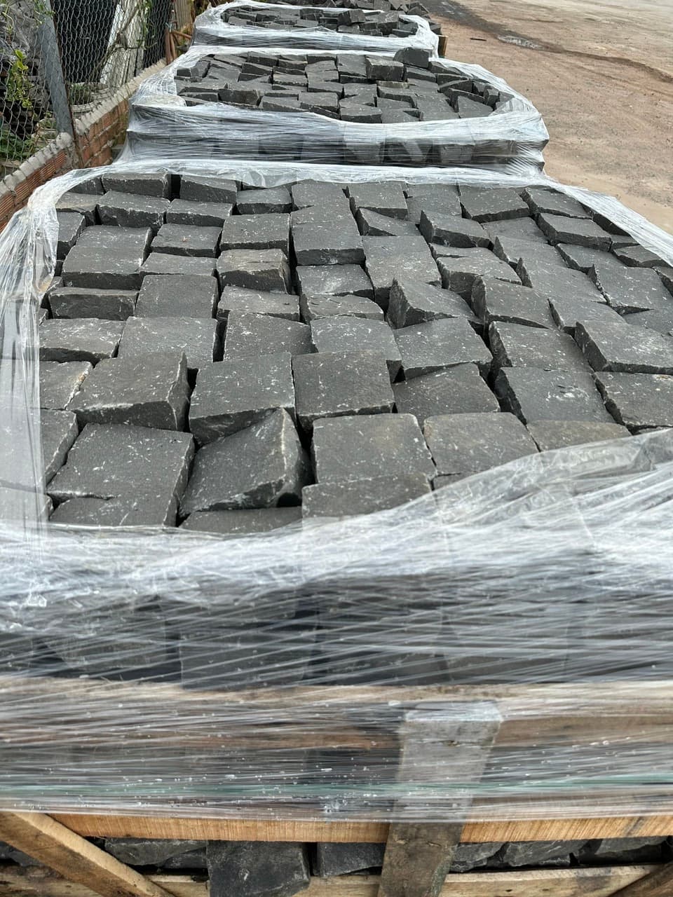 Đá Cubic lát sân 10x10x5cm xanh đen